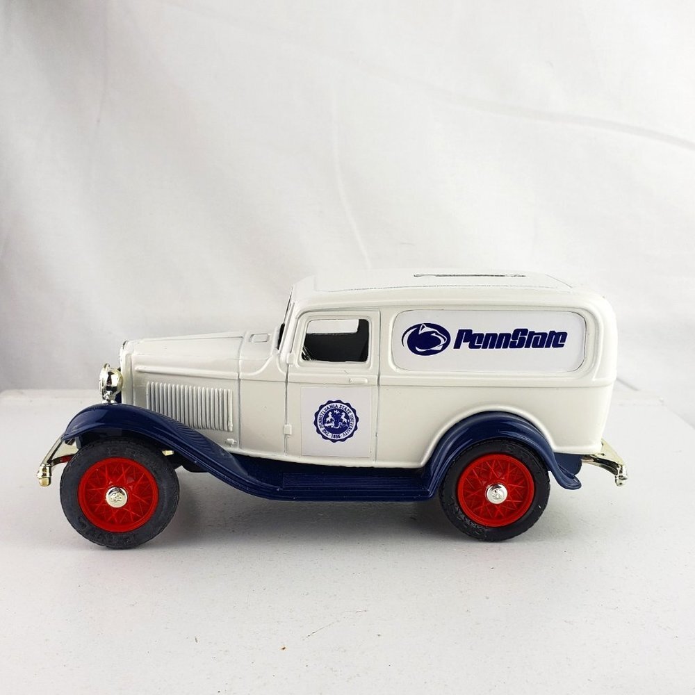Ertl Penn State 1932 Die Cast Metal Panel Delivery Bank with Key 1/25 Scale NWT